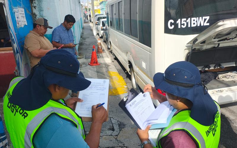 DGT inspecciona nuevas unidades de transporte turístico para garantizar un servicio seguro y de calidad