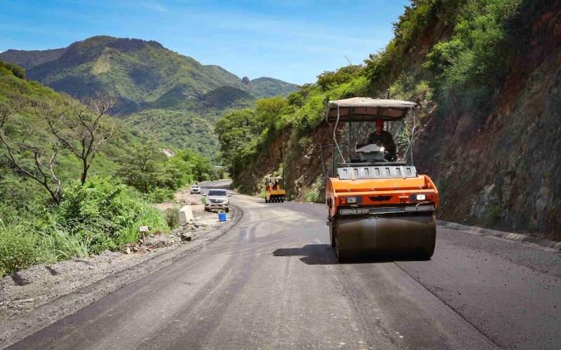 Asfalto y esperanza: así cambia la vida de los vecinos en Chuarrancho 