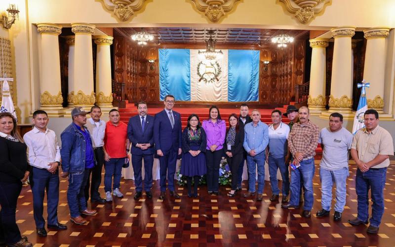 Minfin y Segeplan presentan resultados del ejercicio de Planificación y Presupuesto Abierto 2026 En un acto celebrado en el Palacio Nacional de la Cultura, las autoridades del Ministerio de Finanzas Públicas (Minfin) y de la Secretaría de Planificación y Programación de la Presidencia (Segeplan) presentaron los resultados del proceso participativo correspondiente a la Fase III del ejercicio de Planificación y Presupuesto Abierto 2026, como parte del compromiso con la transparencia y la rendición de cuentas.