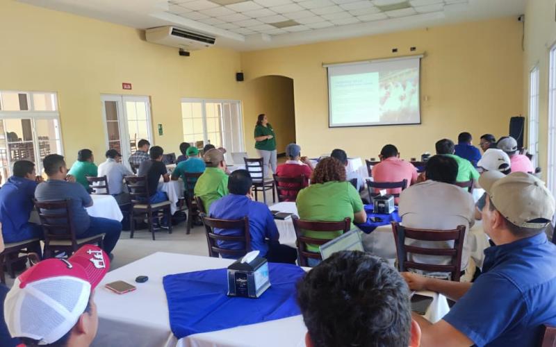 Personal de Agrocarnes S.A. aprende acerca de bienestar animal