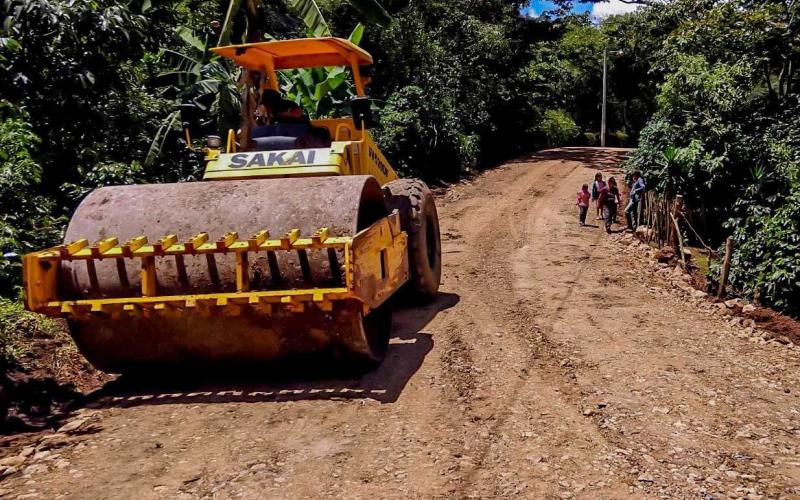 Avanzan mejoras en caminos rurales de Chimaltenango para fortalecer la conectividad comunitaria