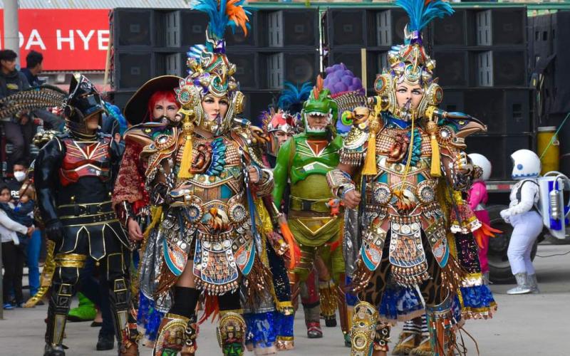 Tres generaciones que mantienen viva la tradición del convite en Cunén, Quiché