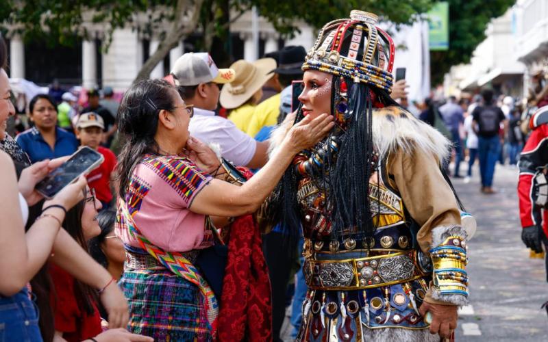 Encuentro Convitero 2025: guatemaltecos disfrutan desfile lleno de color, danza y tradición en el Paseo de la Sexta