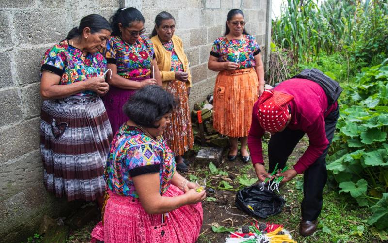 Acuerdo Ministerial 981-2011 reconoce y regula el ejercicio espiritual ancestral
