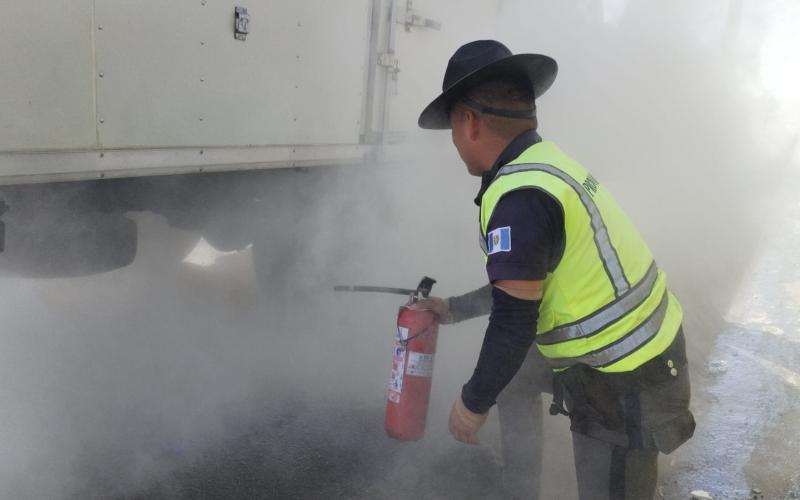 Provial asiste vehículo con fallas mecánicas en la ruta al Pacífico 