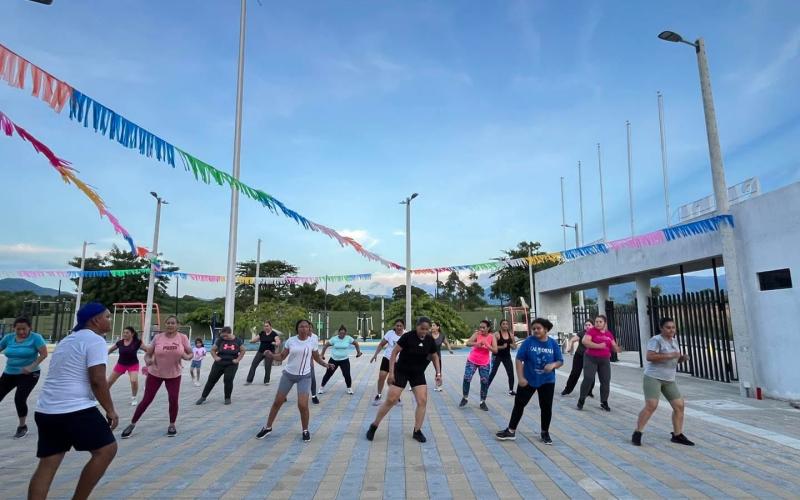 Cursos de fútbol y baile latino