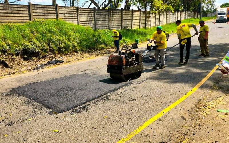 CIV y Covial mejoran acceso a Bárcenas desde Villa Nueva con trabajos de bacheo