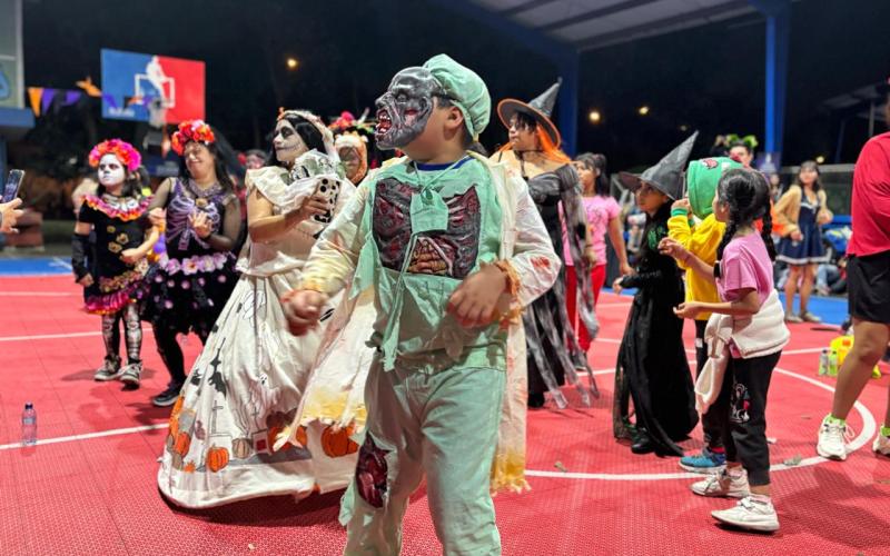 Noche de Disfraces en el Centro Deportivo Gerona