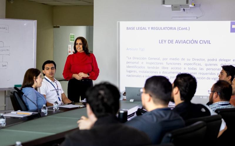 La Dirección General de Aeronáutica Civil (DGAC) llevó a cabo la inducción técnica dirigida a 15 futuros inspectores aeronáuticos, quienes se preparan para desempeñar funciones en distintas especialidades dentro de la institución.