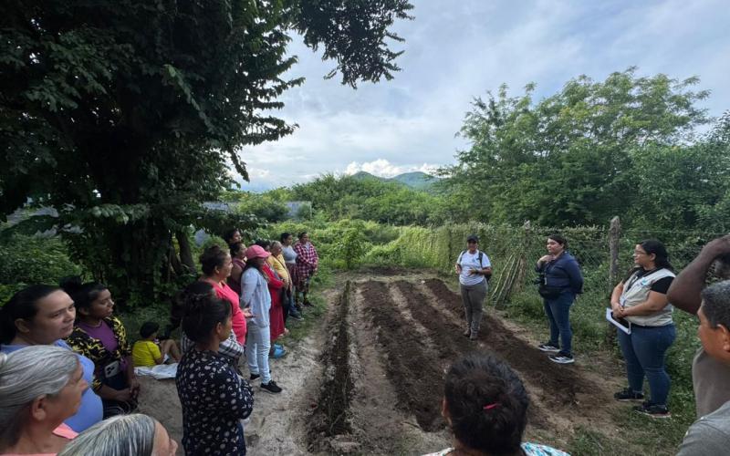Establecen huerto comunal para fortalecer agricultura familiar en comunidad de Zacapa 