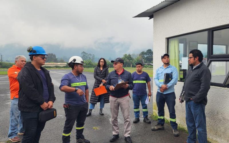 El aeródromo también alcanzó un 80% de avance en la fumigación de la franja de pista, lo que contribuye a mejorar las condiciones operativas y de seguridad