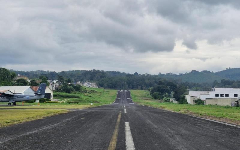 Los árboles representaban un riesgo potencial para las operaciones aéreas, especialmente en condiciones de poca visibilidad
