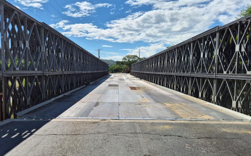 Caminos repara 12 planchas en el puente Santiago y habilita el paso vehicular