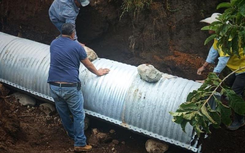 Obras de protección y drenaje garantizan conectividad en áreas rurales de Jalapa