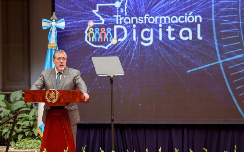 Durante el evento, se presentaron las 42 iniciativas digitales que conforman el plan, organizadas en ejes de Gobierno Digital, Economía Digital y Sociedad Digital, 