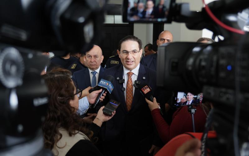 Ministro de Gobernación rinde cuentas ante la Comisión de Asuntos de Seguridad Nacional del Congreso