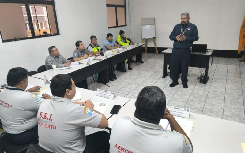 El objetivo principal del curso es proporcionar a los asistentes las herramientas necesarias para desarrollar y dirigir procesos de enseñanza en temas de emergencia, garantizando que cada capacitación cumpla con estándares de calidad, seguridad y efectividad.