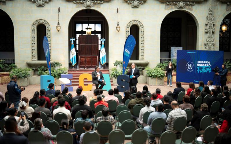 El diálogo se efectuó en el Patio de la Vida, del Palacio Nacional de la Cultura. 