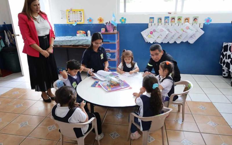 Lo que antes era un centro de preprimaria común, ahora brilla con nuevos colores, seguridad y comodidades para los más pequeños.
