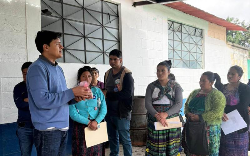 Dan acompañamiento a entregas de asistencia alimentaria en Totonicapán