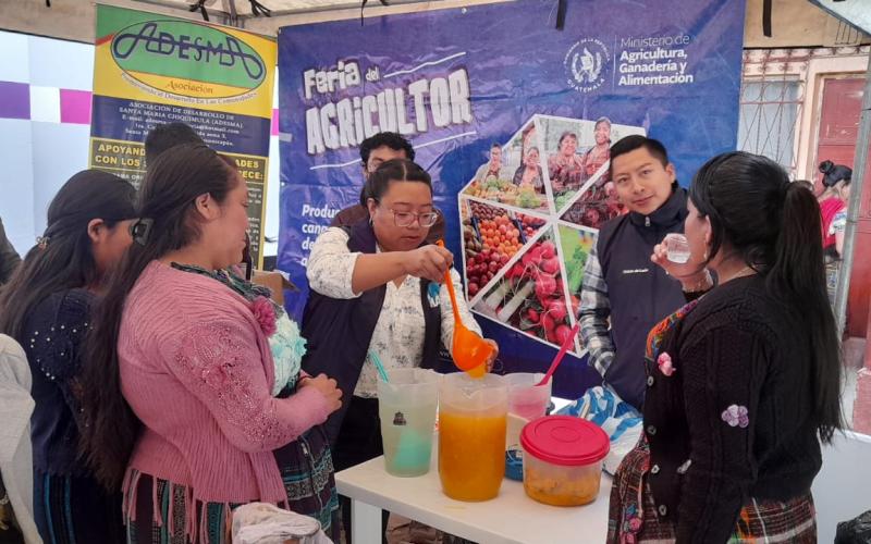 Economía de Santa María Chiquimula recibe impulso con la Feria del Agricultor