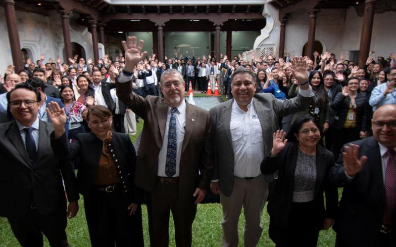 El Presidente Bernardo Arévalo de León visitó las instalaciones de SEGEPLAN.