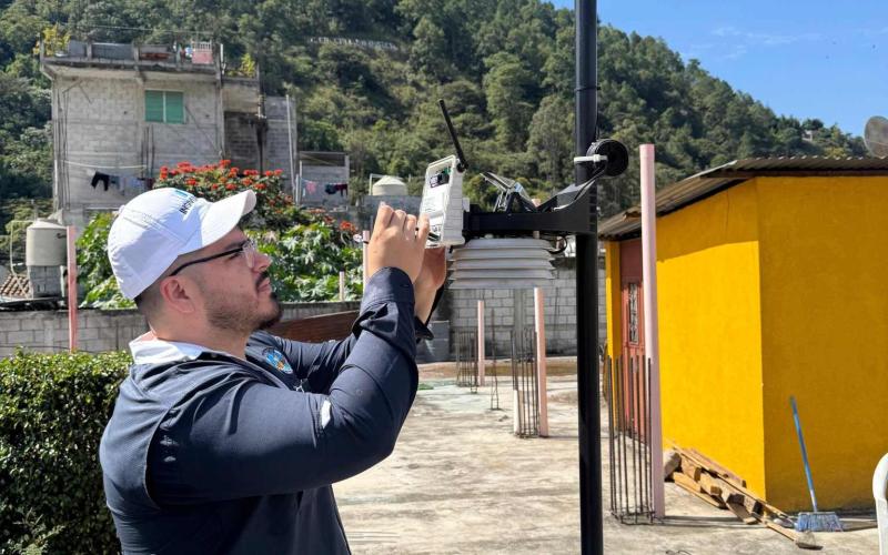Insivumeh da mantenimiento a estaciones meteorológicas en Huehuetenango