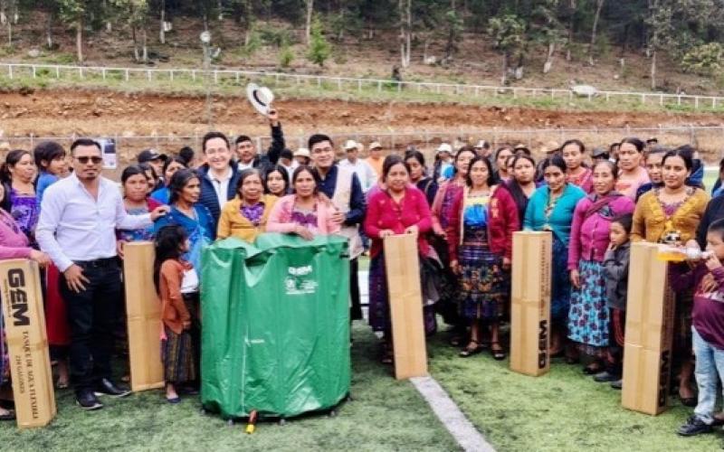 El Ministerio de Desarrollo Social (Mides) a través de su Unidad Ejecutora, el Fondo de Desarrollo Social (Fodes), sigue distribuyendo insumos en todo el país, respondiendo a las solicitudes entregadas en la Ventanilla Única, donde Consejos Comunitarios de Desarrollo (Cocode) y Municipalidades, priorizan sus necesidades.