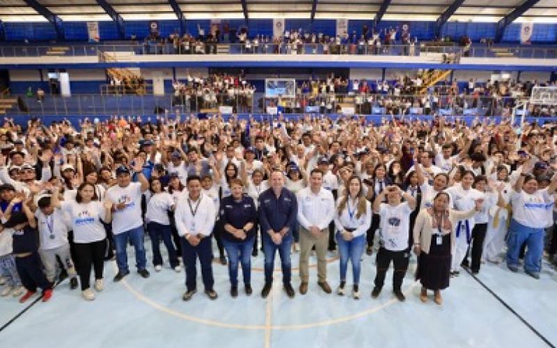 El programa social Jóvenes Protagonistas junto con beneficiarios de los programas de Becas Sociales intervención beca media y superior, han sido una plataforma clave para que más de 30 mil jóvenes, pudieran acceder a oportunidades de crecimiento, a una formación técnica y académica sólida, y a una vivencia comunitaria que fortalezca los lazos de pertenencia y solidaridad. 