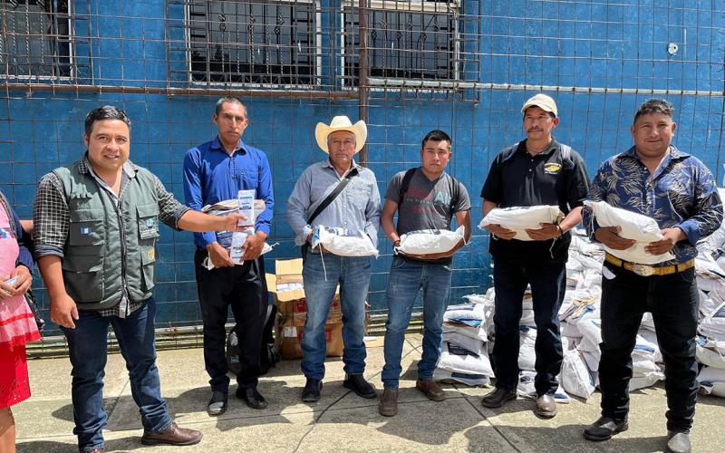 Más de 17 mil productores beneficiados con semillas para fortalecer la agricultura familiar