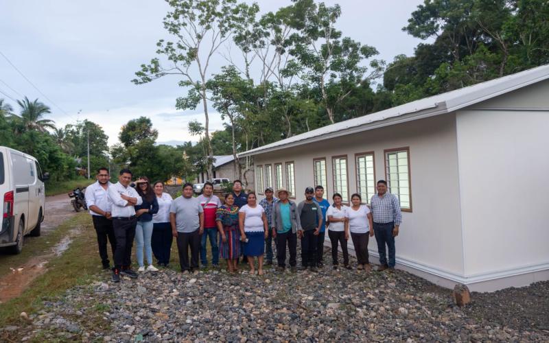 Entrega de módulo prefabricado para servicios de salud en aldea Carolina, Ixcán, Quiché