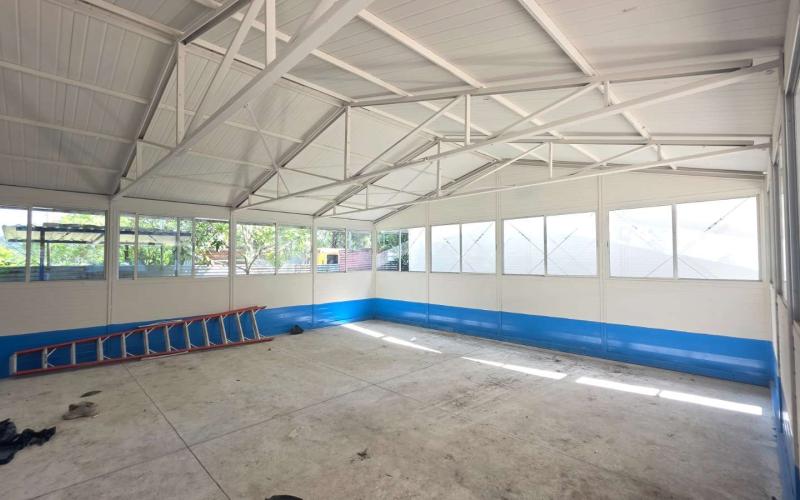 Mantenimiento e instalación de modulares en escuela de Villa Nueva