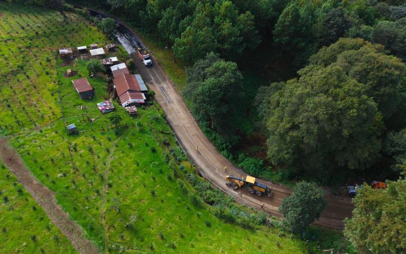 Covial rehabilita asfalto de carretera alterna entre Tecpán y Quiché