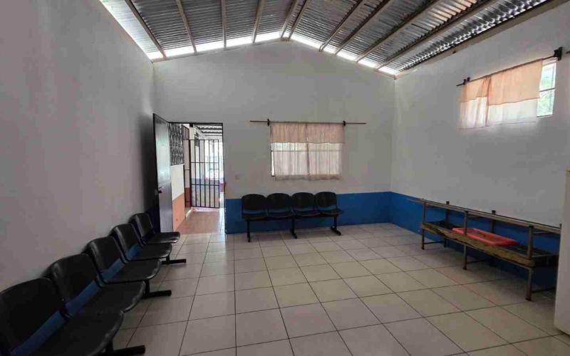 Mantenimiento en el Puesto de Salud Las Trojes mejora el entorno y servicio para los vecinos de Amatitlán