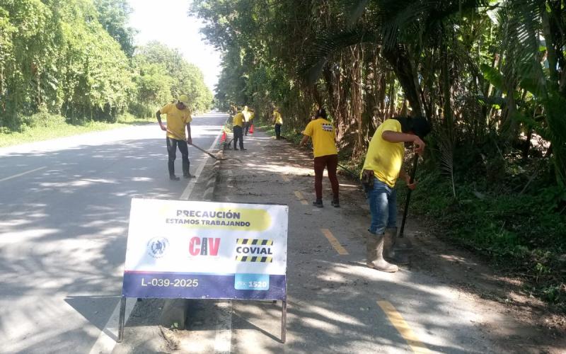 Covial limpia las carreteras que llevan a lagos, destinos turísticos y pueblos
