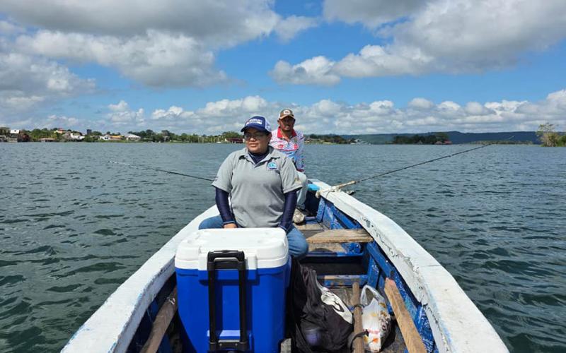 Realizan muestreo de pesca científica de peces en el lago Petén Itzá 