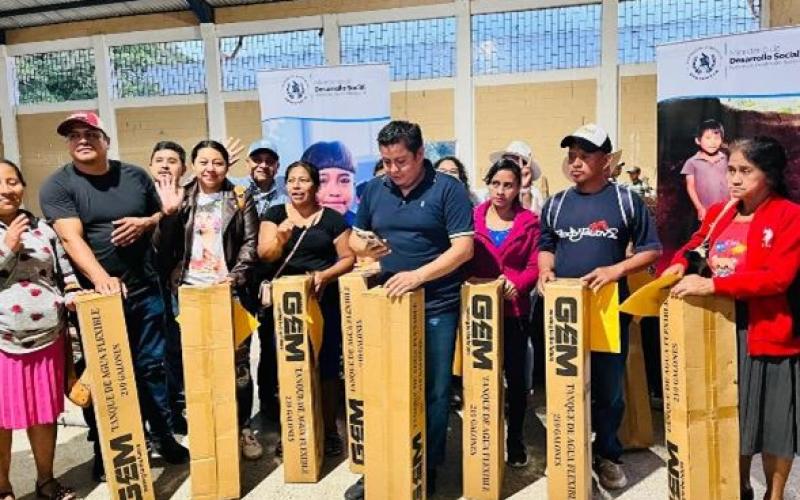 MIDES realizó entrega de insumos a más de 1 mil 200 familias del departamento de Santa Rosa, respondiendo a las solicitudes realizadas a la Ventanilla Única, donde la sociedad civil organizada y municipalidades plantean sus necesidades.