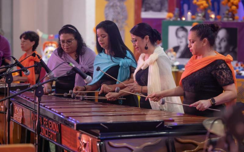 Marimba Femenina de Concierto  en la Embajada de México