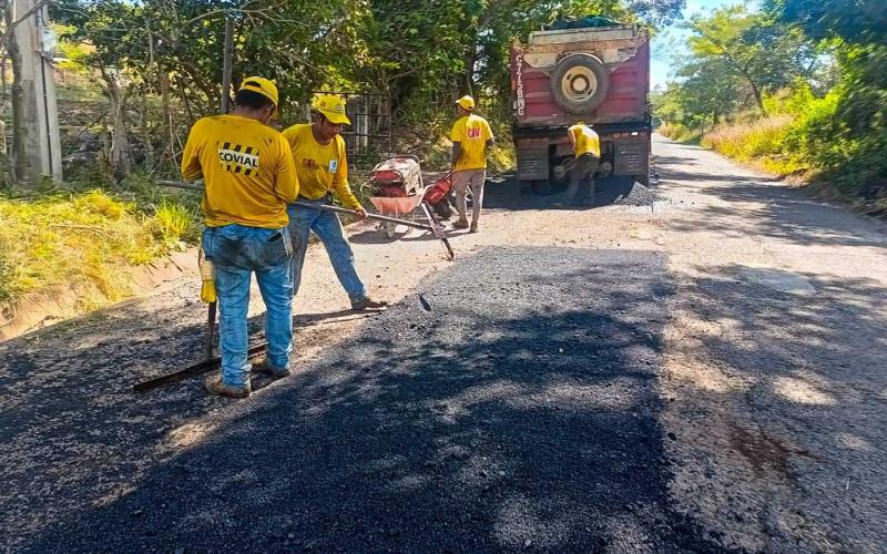 Paso firme y asfalto nuevo entre Agua Blanca y Cerro de Pinos, Jutiapa