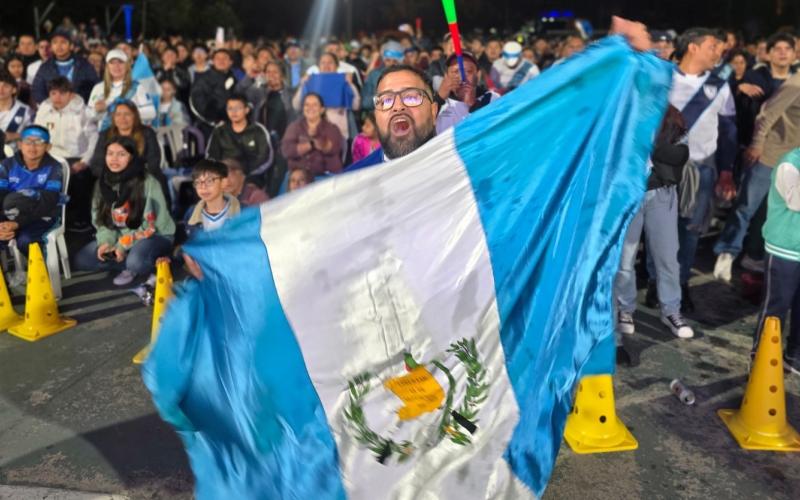 Más de 10 mil aficionados se reúnen en Centros Deportivos y Parques para apoyar a la Selección Nacional