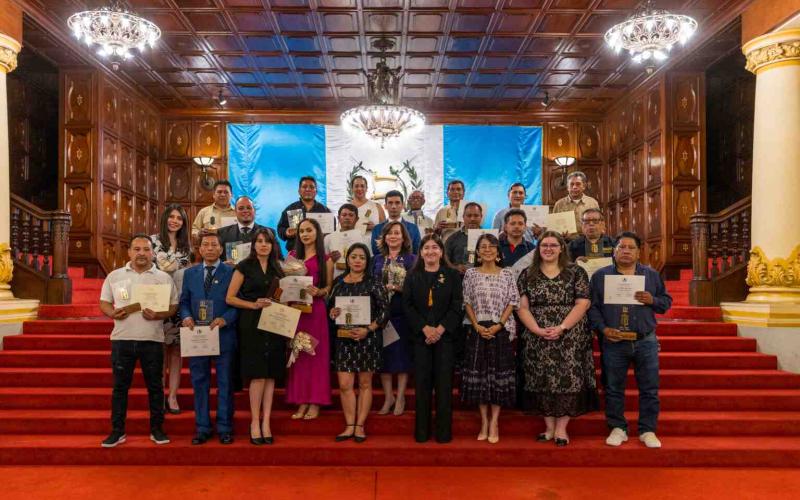 MCD reconoce trayectoria del equipo que mantiene viva la historia del Palacio Nacional de la Cultura