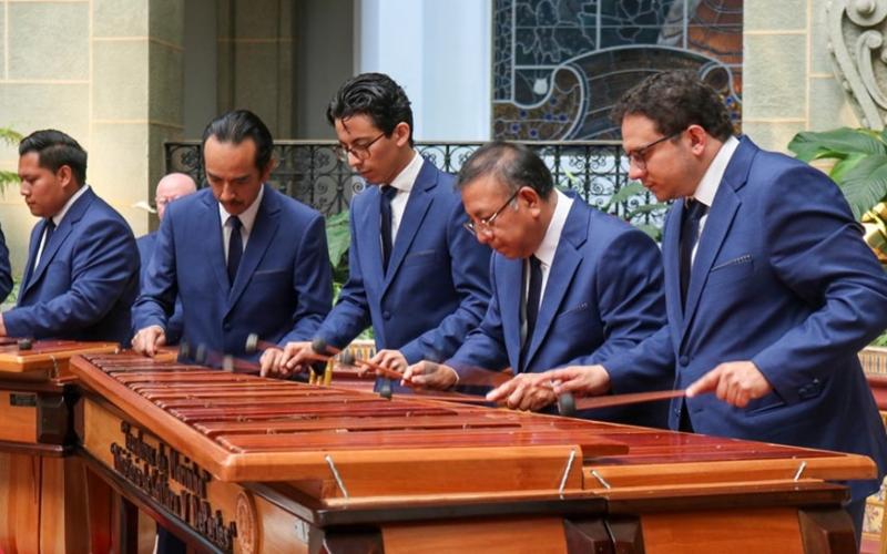 agrupación marimbística Q’ojonel Soon recorre Xela y San Raymundo