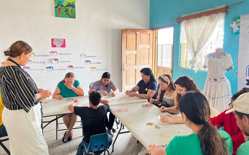 Lotería Guatemalteca enseñan sobre el patrimonio cultural en San Benito, Petén