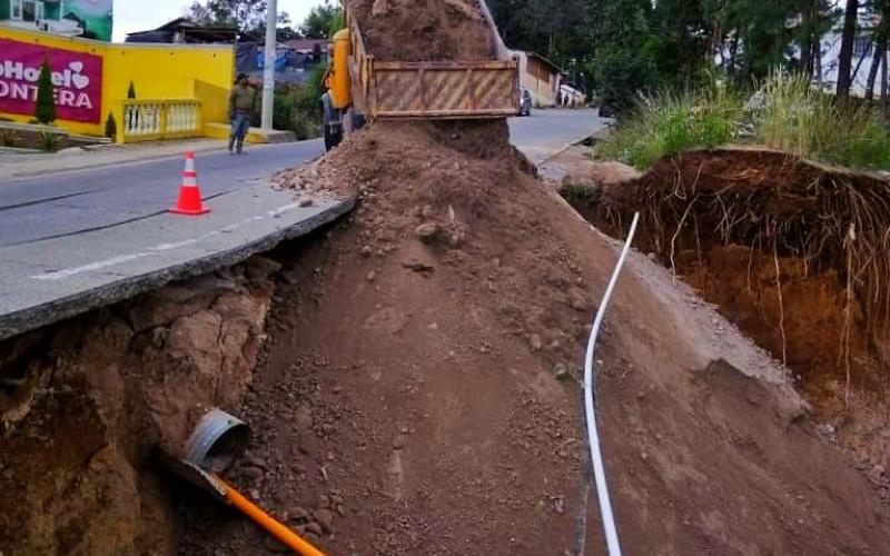 Caminos repara daños con muro de gaviones y cambio de tubería en Totonicapán 