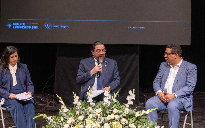 Conversatorio destaca urgencia de modernizar normativa de contrataciones públicas