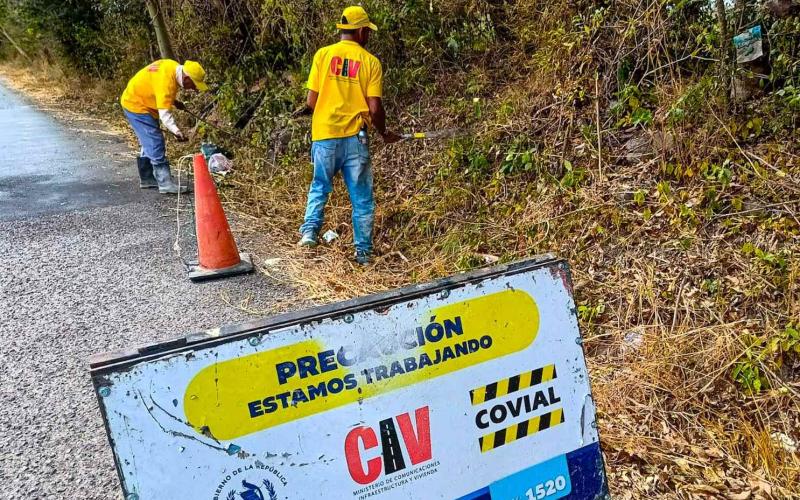 COVIAL cierra el 2025 con carreteras limpias en Agua Blanca, Jutiapa