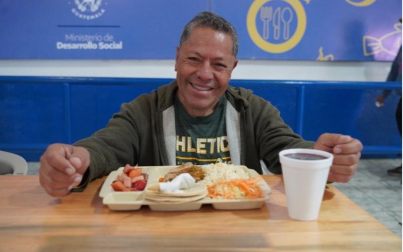 Durante el 2025, el MIDES superó su meta, y logró tener activos 112 comedores en los que se entregaron más de 36 mil raciones diarias de alimentos, que superan más de 6.8 millones en lo que va del año. 