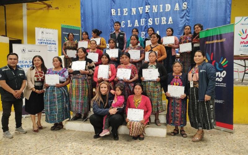 Recientemente se clausuró el proceso de formación de 187 mujeres artesanas, beneficiarias del programa Beca Artesano, que impulsa el Ministerio de Desarrollo Social en el municipio de Comitancillo