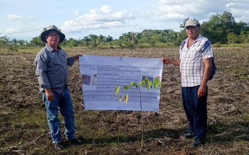 Entregan Planes de Finca impresos a productores interesados en la ganadería sostenible