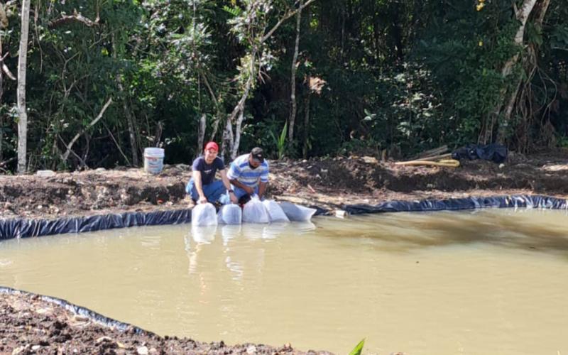 Entregan alevines a productores de El Chal